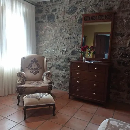 El Cuartel De מלון Lugueros