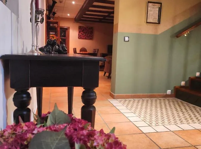 فندق El Cuartel De Lugueros